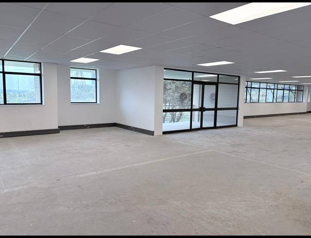 3,949M² OFFICE TO LET IN VORNA VALLEY